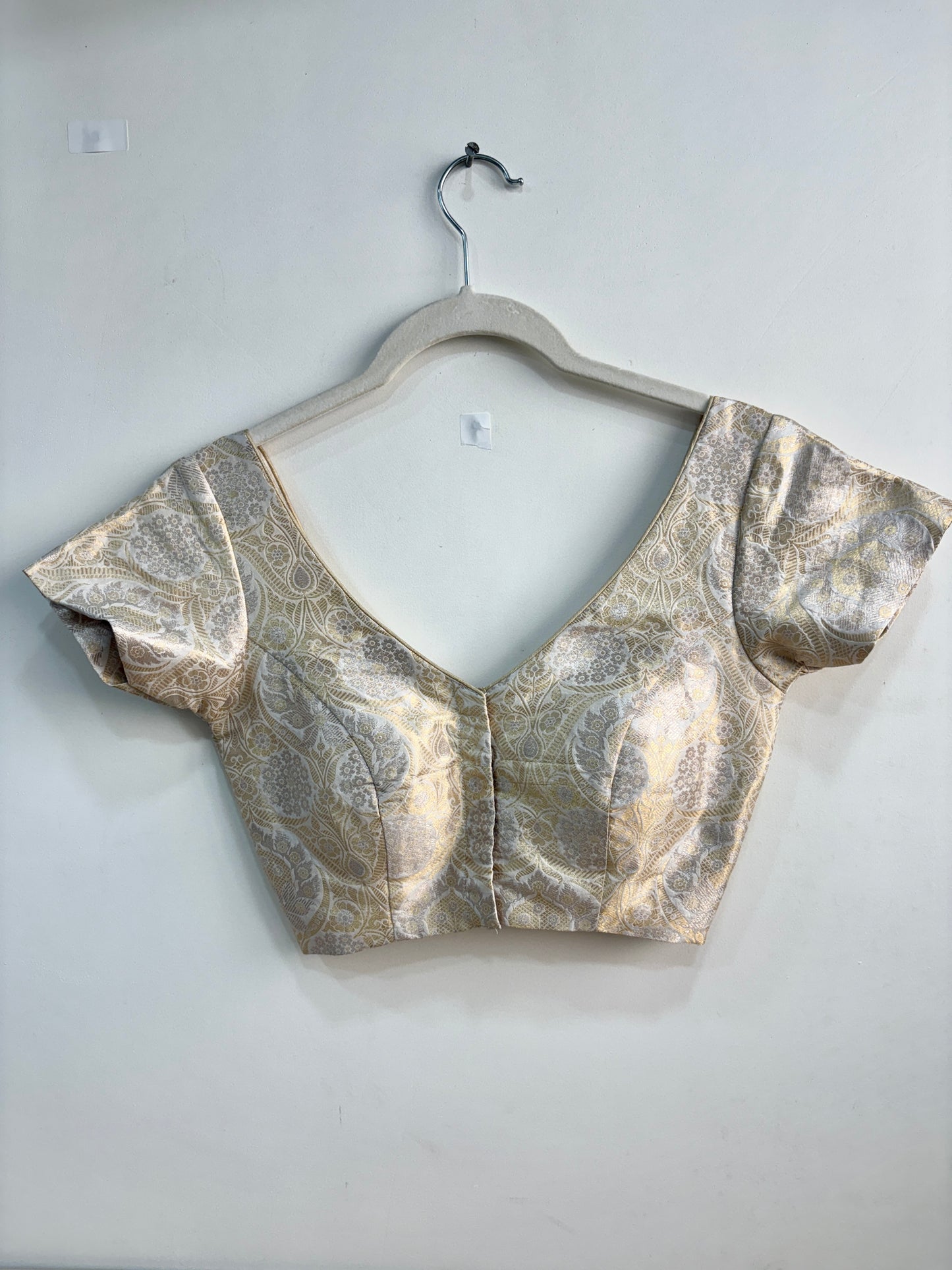 CREAM & GOLD BROCADE BLOUSE WITH SLEEVES