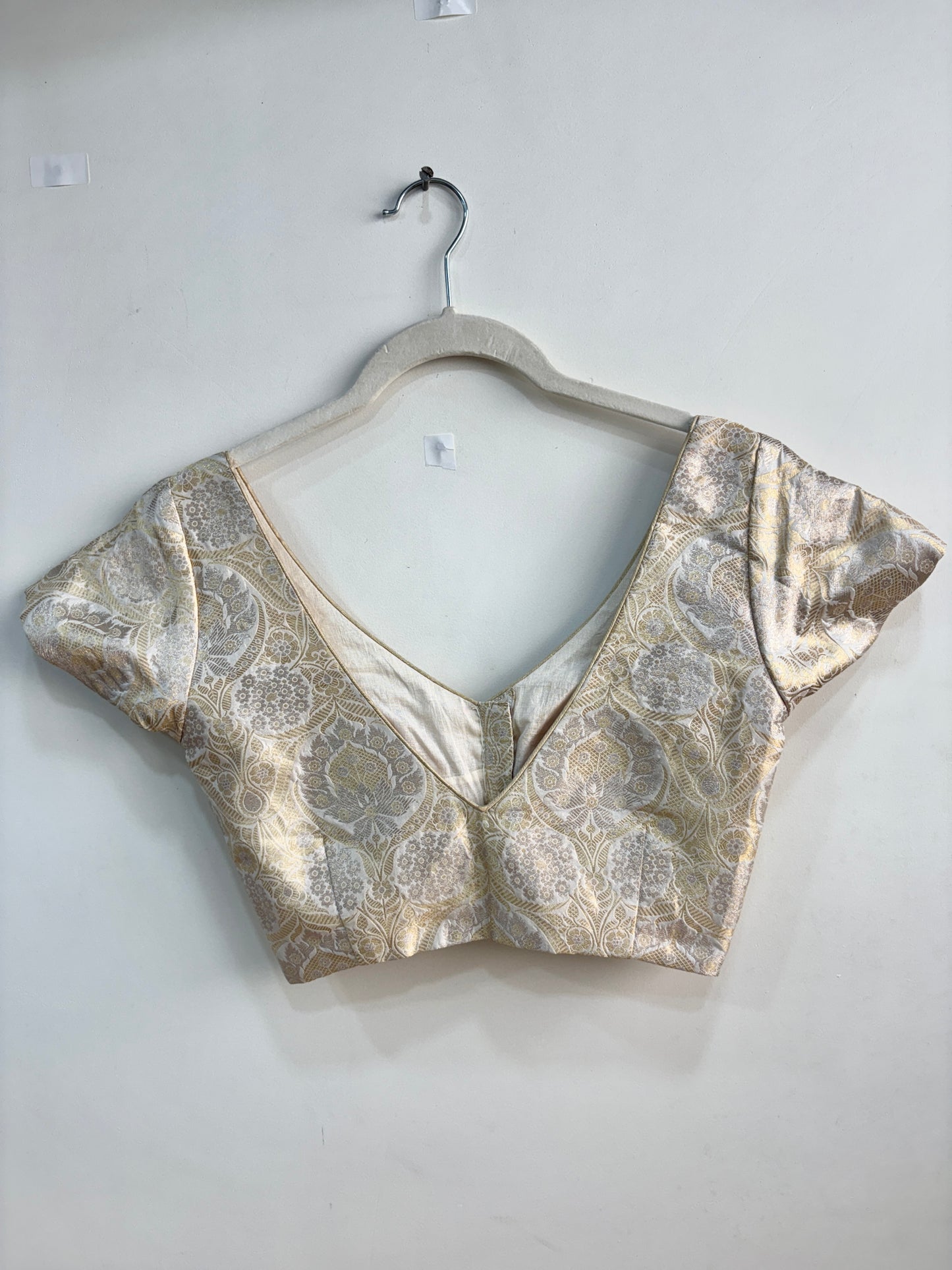 CREAM & GOLD BROCADE BLOUSE WITH SLEEVES