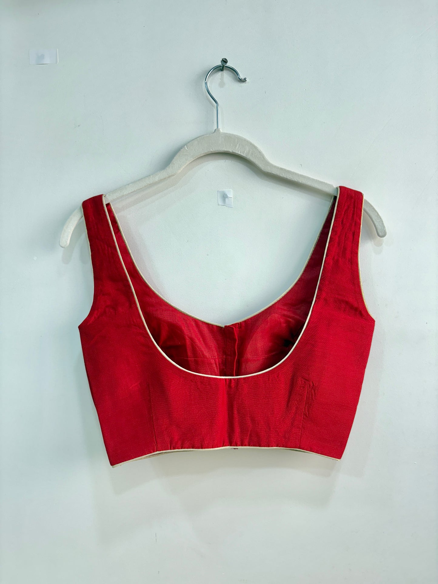 INTENSE RED SLEEVELESS BLOUSE WITH PADS